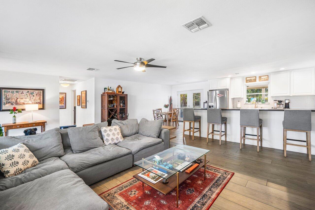 Property for Sale at 126 Pineview Road, Jupiter, Palm Beach County, Florida - Bedrooms: 2 
Bathrooms: 2  - $729,000