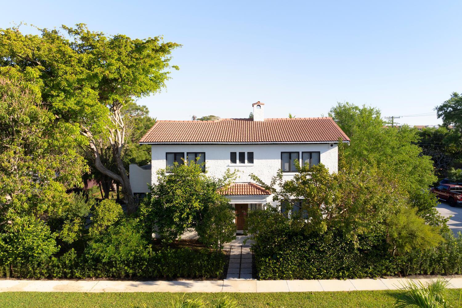 1629 S Lakeside Drive, Lake Worth Beach, Palm Beach County, Florida - 4 Bedrooms  
2 Bathrooms - 