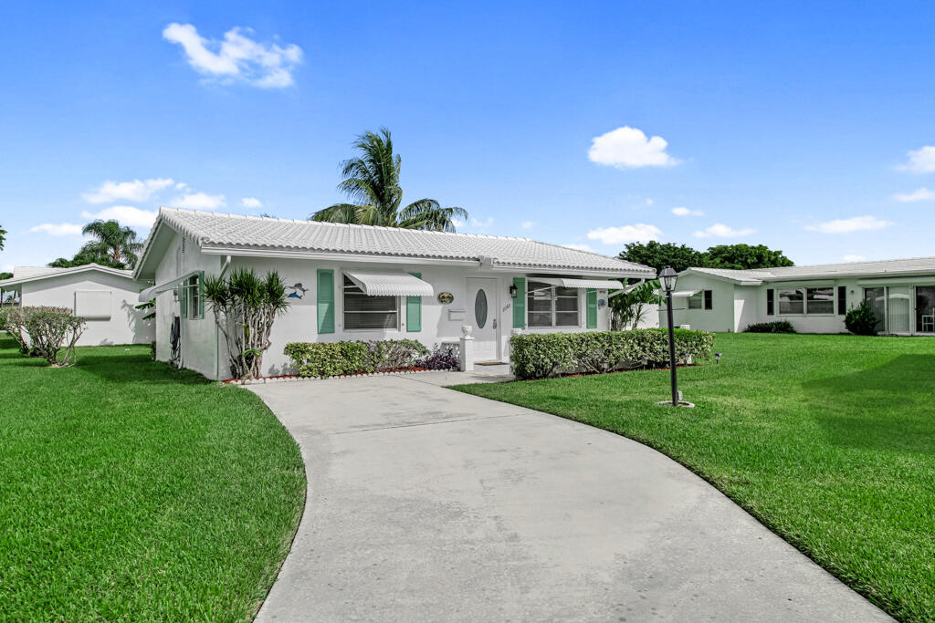 Property for Sale at 2089 Sw Lake Circle Drive, Boynton Beach, Palm Beach County, Florida - Bedrooms: 1 
Bathrooms: 2  - $295,000