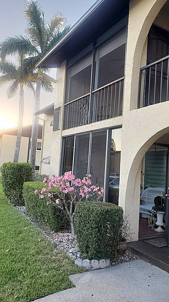 318 Pine Ridge Circle A-1, Greenacres, Palm Beach County, Florida - 2 Bedrooms  
1.5 Bathrooms - 