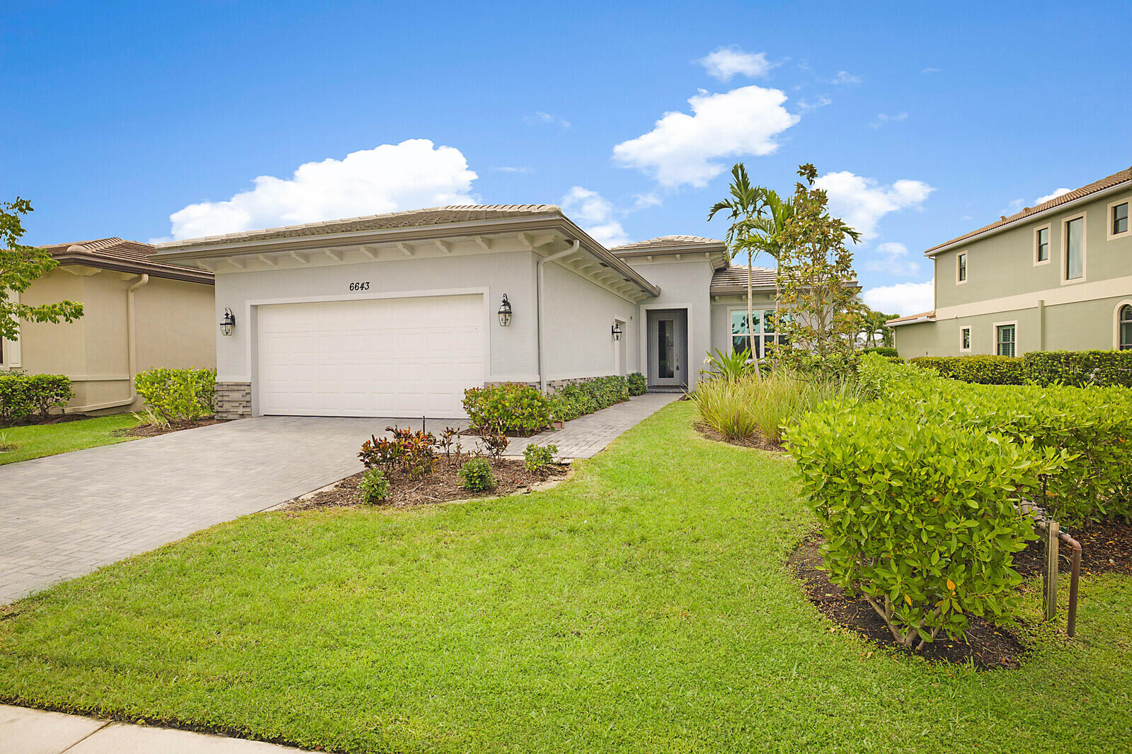 6643 Sparrow Hawk Drive, West Palm Beach, Palm Beach County, Florida - 3 Bedrooms  
3.5 Bathrooms - 