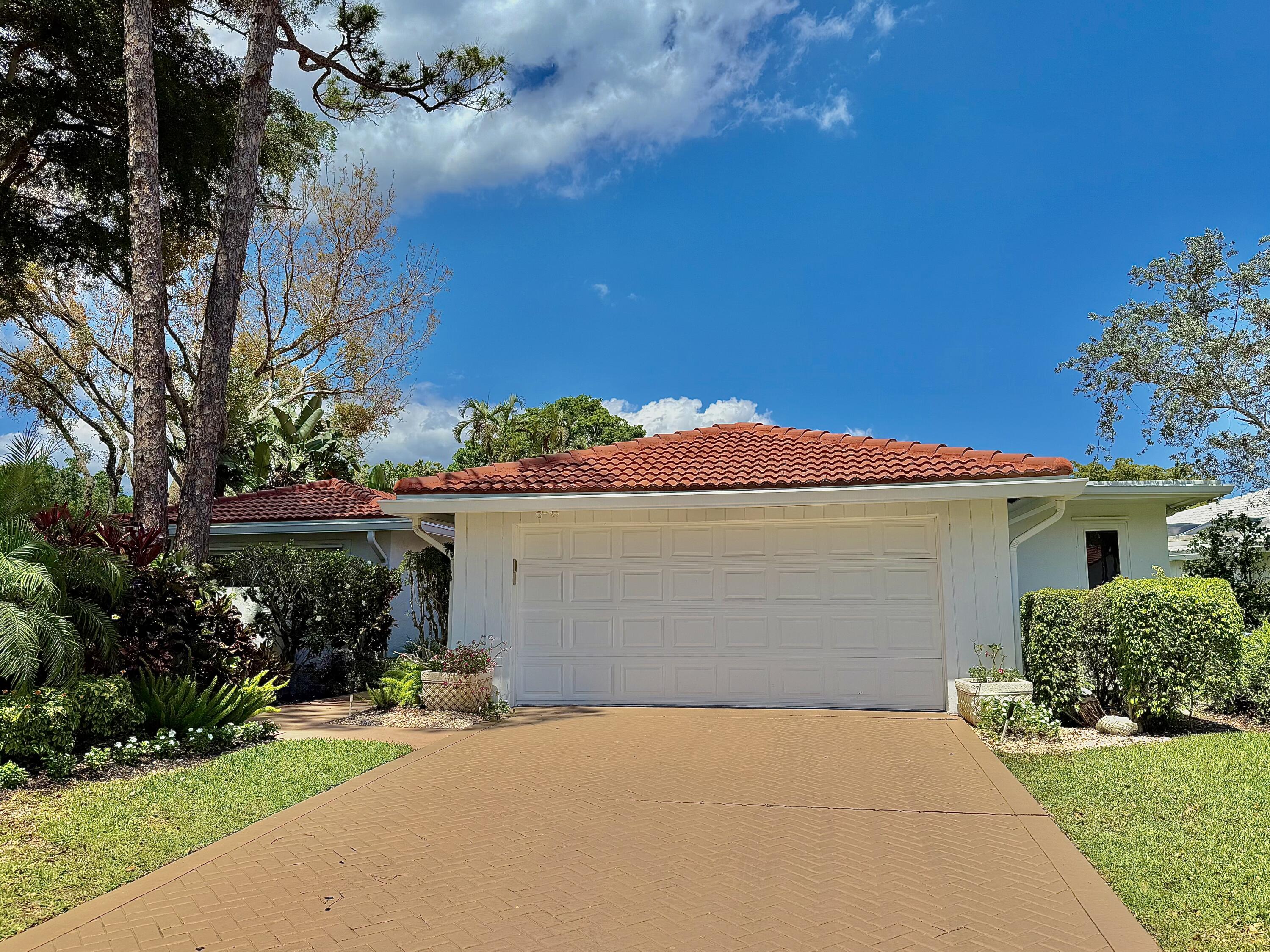Property for Sale at 19 Estate Drive, Boynton Beach, Palm Beach County, Florida - Bedrooms: 3 
Bathrooms: 2.5  - $627,500
