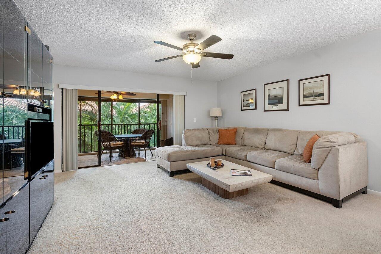 Property for Sale at 40 Pelican Pointe Drive 2040, Delray Beach, Palm Beach County, Florida - Bedrooms: 2 
Bathrooms: 2  - $365,000
