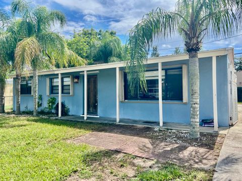 Photo of 4140 Rochester Street, Palm Beach Gardens, FL 33410 (MLS # RX-11127972)