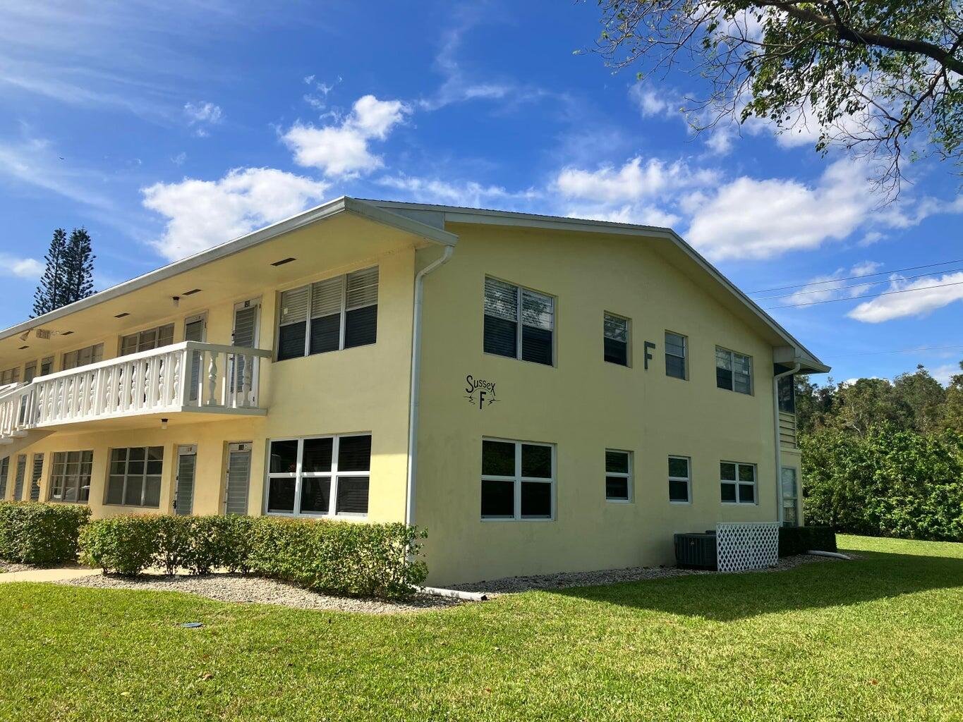 120 Sussex F, West Palm Beach, Palm Beach County, Florida - 1 Bedrooms  
1.5 Bathrooms - 