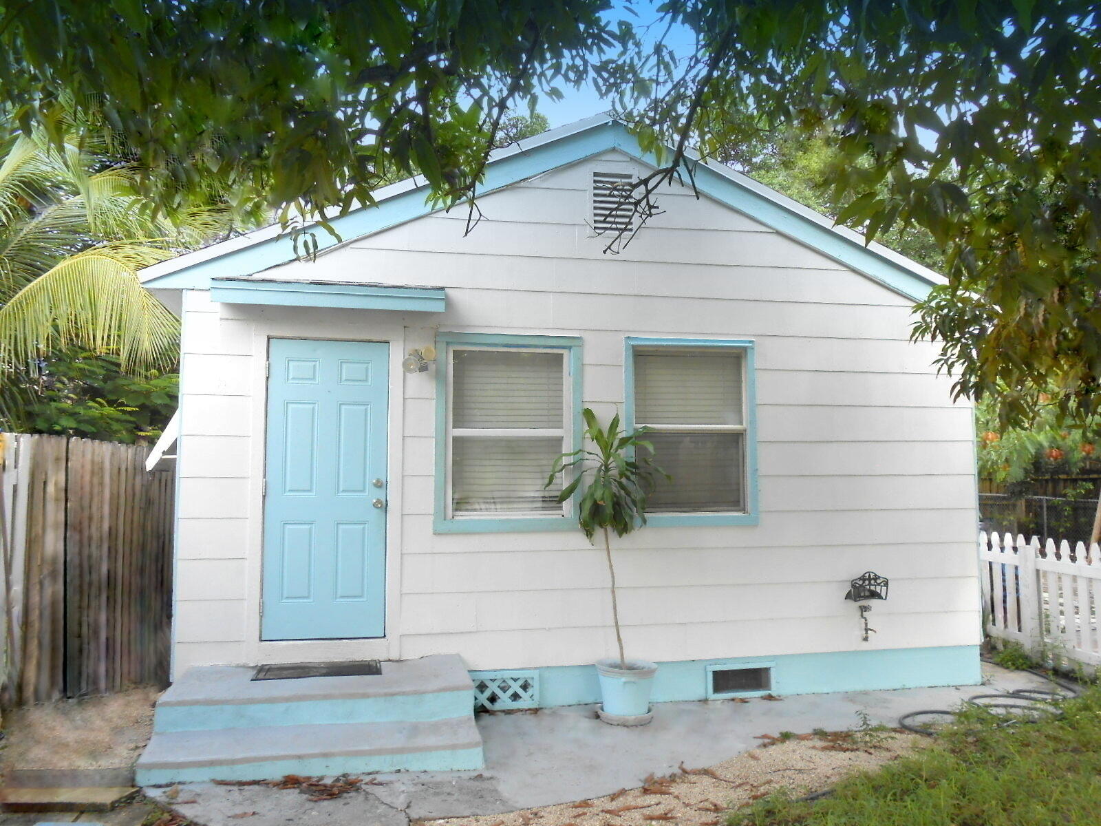 222 N E Street, Lake Worth Beach, Palm Beach County, Florida - 2 Bedrooms  
1 Bathrooms - 