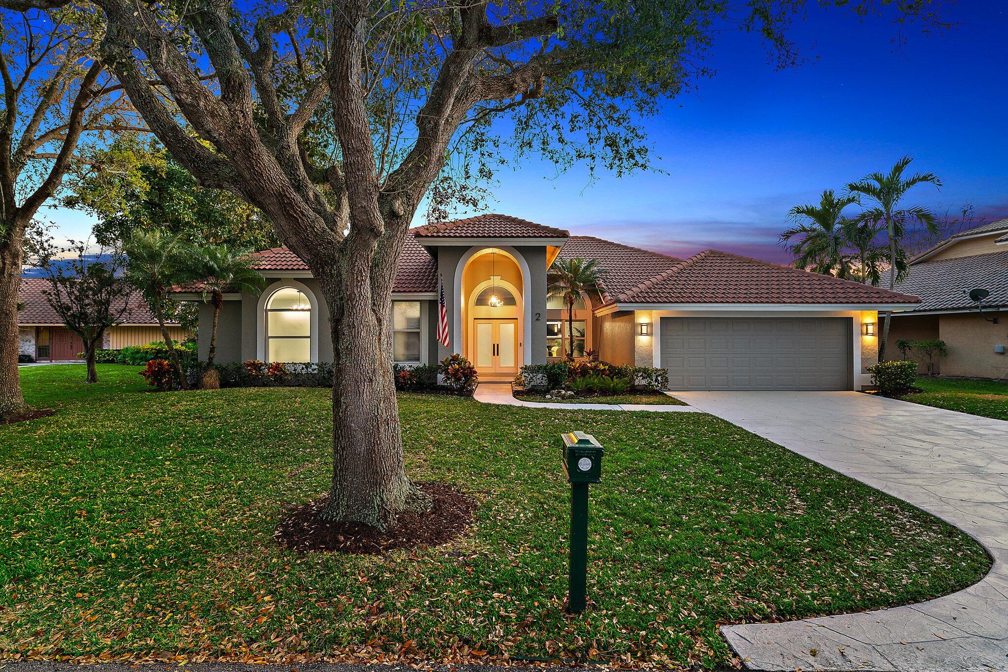 2 Old Fence Road, Palm Beach Gardens, Palm Beach County, Florida - 4 Bedrooms  
2.5 Bathrooms - 