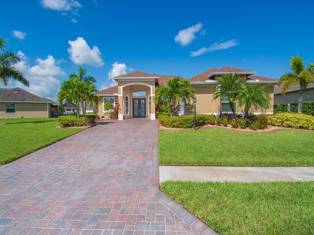 Photo of 706 Fortunella Circle SW, Vero Beach, FL 32968 (MLS # RX-11124091)