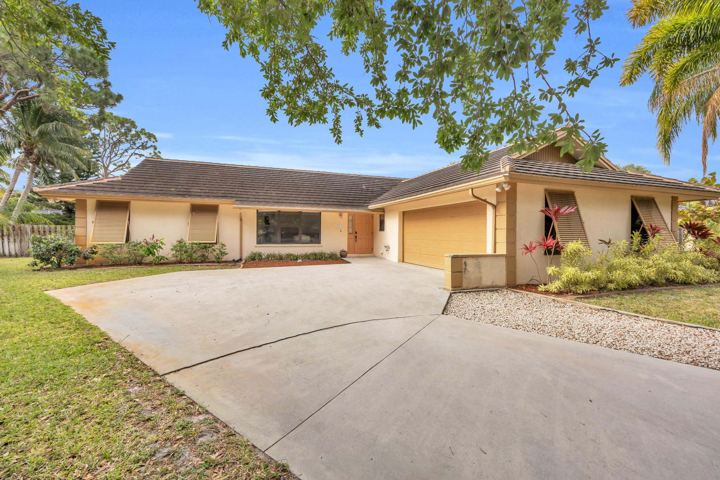 Property for Sale at 4368 Colette Drive, Jupiter, Palm Beach County, Florida - Bedrooms: 3 
Bathrooms: 2  - $639,000