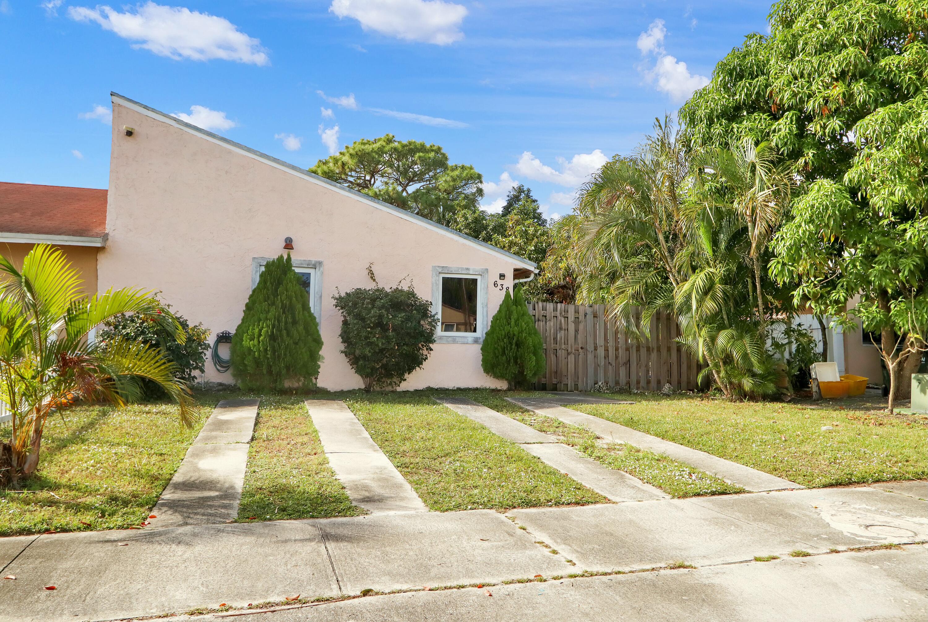 638 Nw 53rd Avenue, Delray Beach, Palm Beach County, Florida - 2 Bedrooms  
1.5 Bathrooms - 