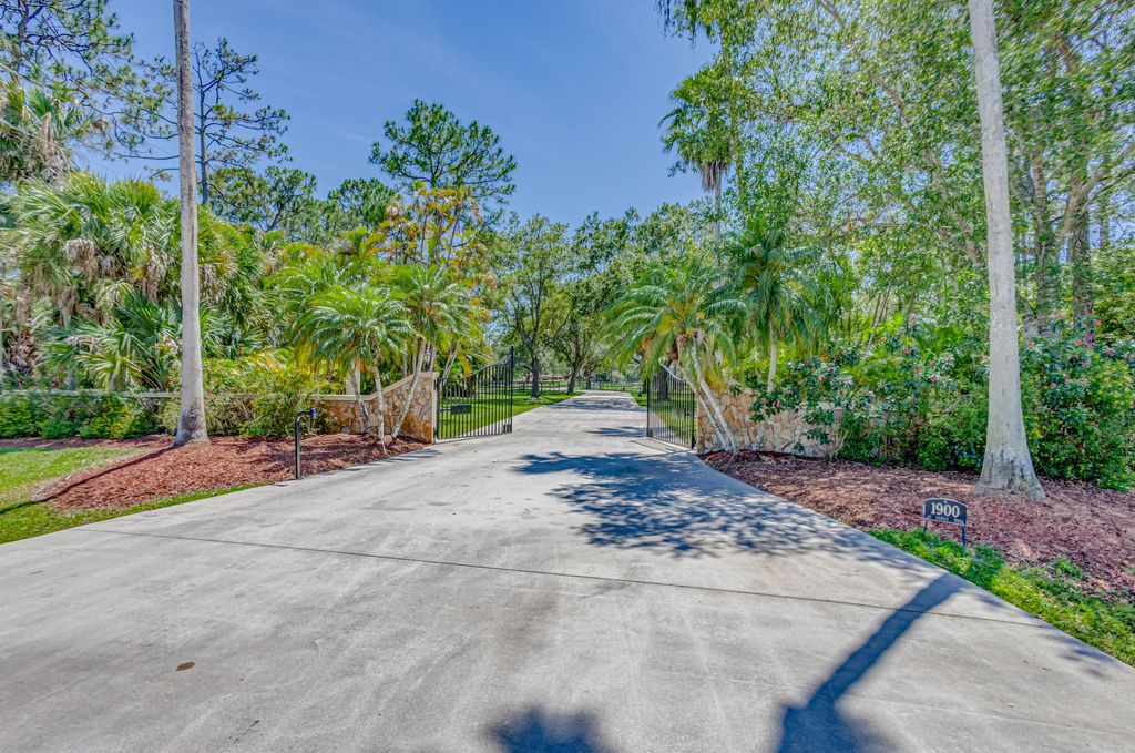 Photo of 1900 SE Ranch Road, Jupiter, FL 33478 (MLS # RX-10885880)
