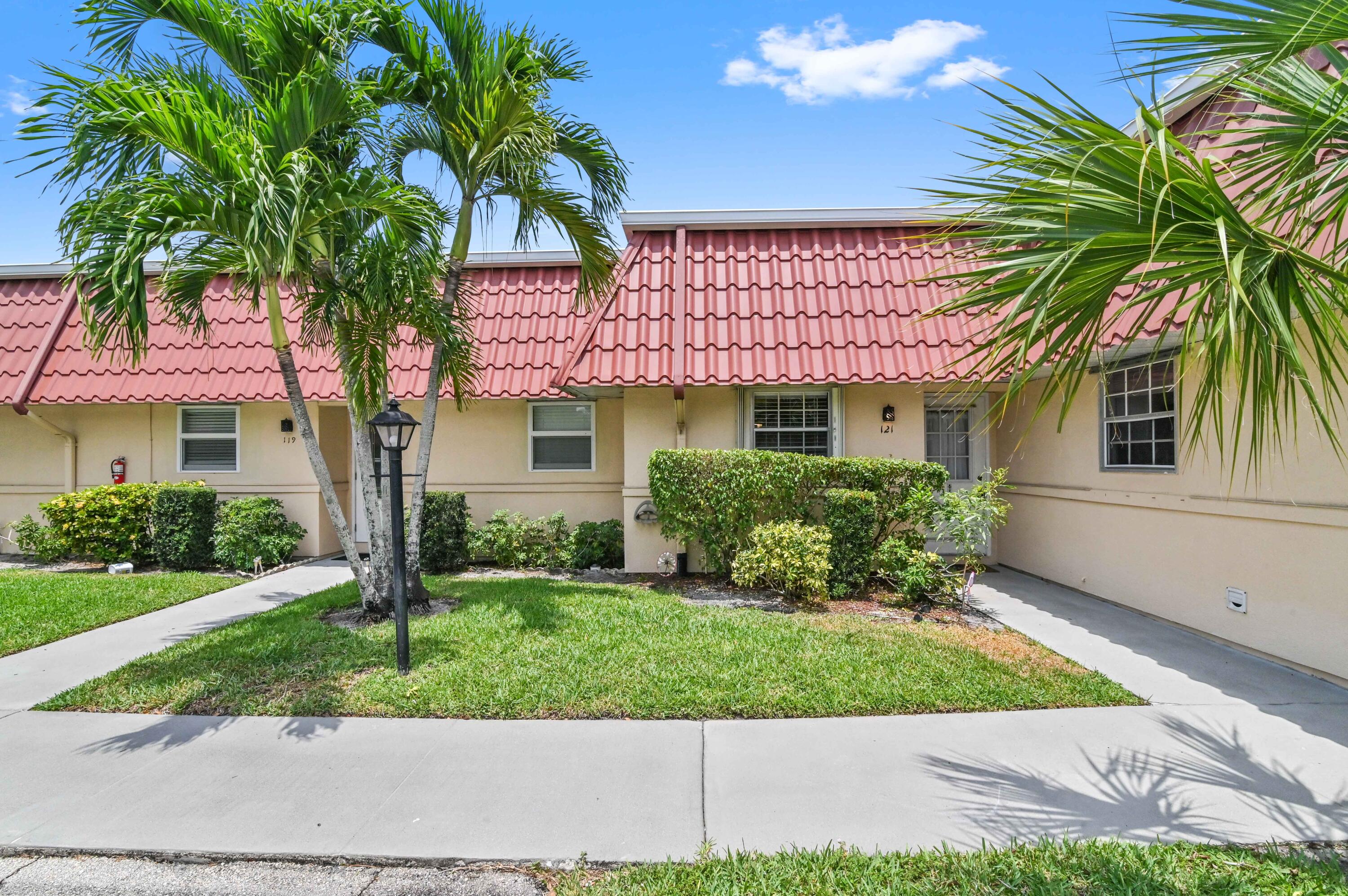 Property for Sale at 121 Amherst Lane, Lake Worth, Palm Beach County, Florida - Bedrooms: 2 
Bathrooms: 2  - $225,000