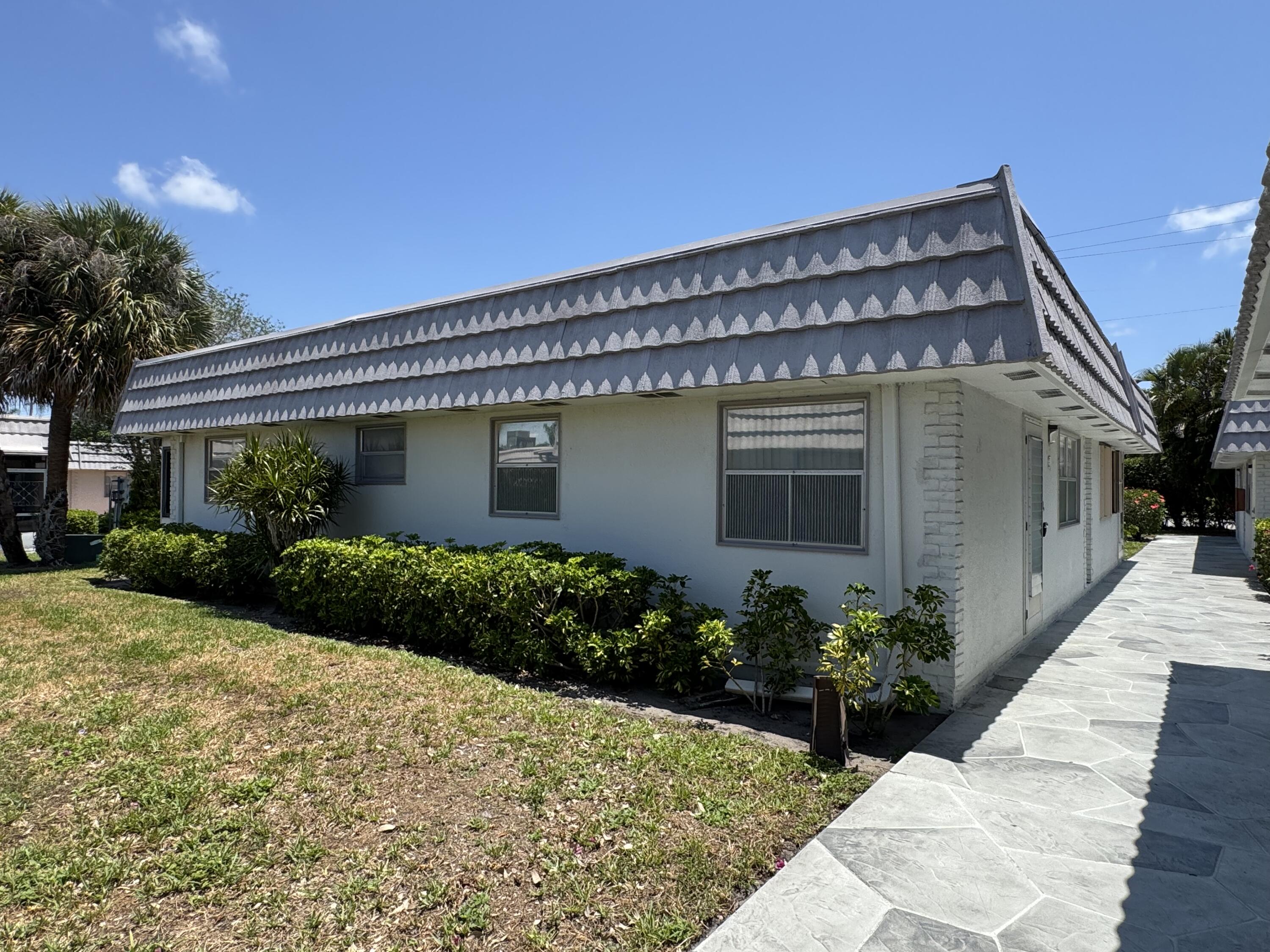 Property for Sale at 52 Valencia C C, Delray Beach, Palm Beach County, Florida - Bedrooms: 2 
Bathrooms: 2  - $149,900