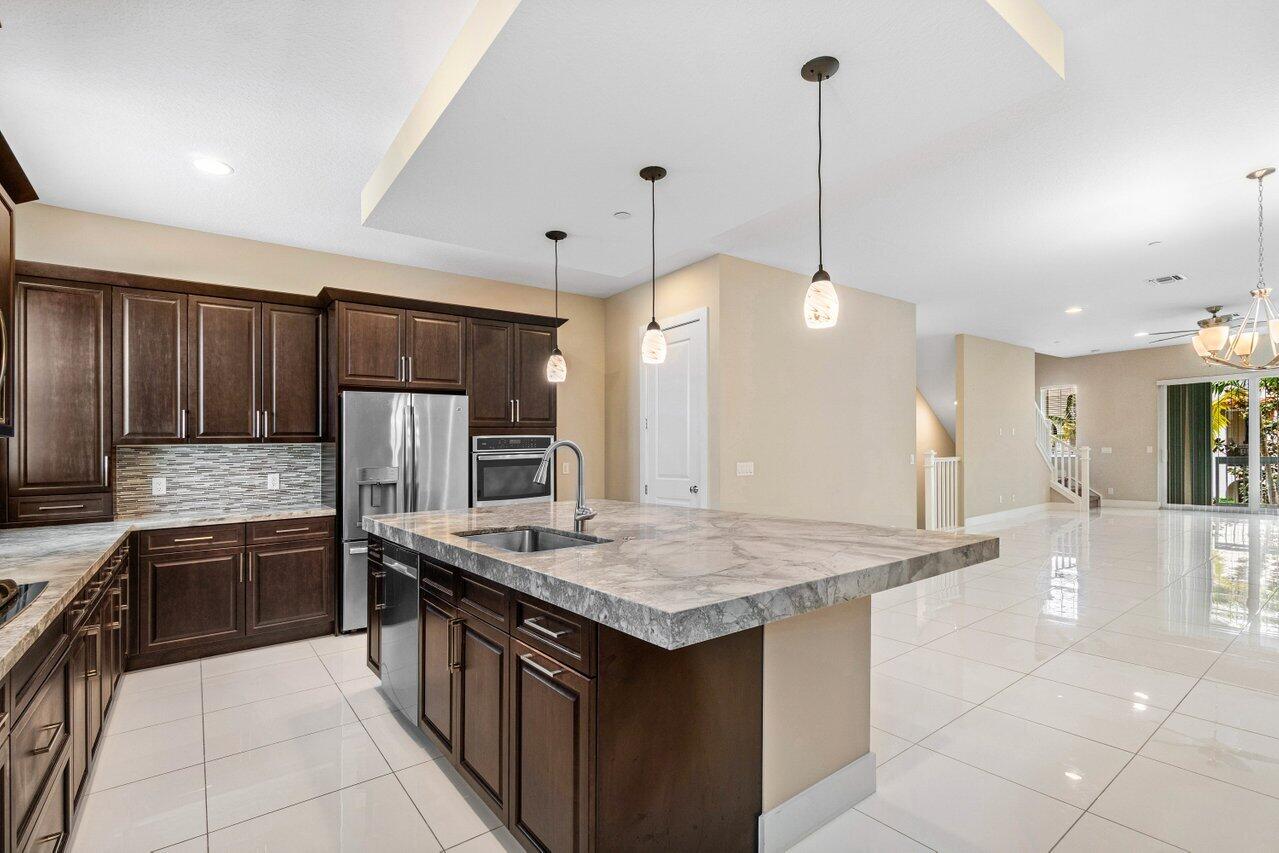 7114 Edison Place, Palm Beach Gardens, Palm Beach County, Florida - 4 Bedrooms  
3.5 Bathrooms - 
