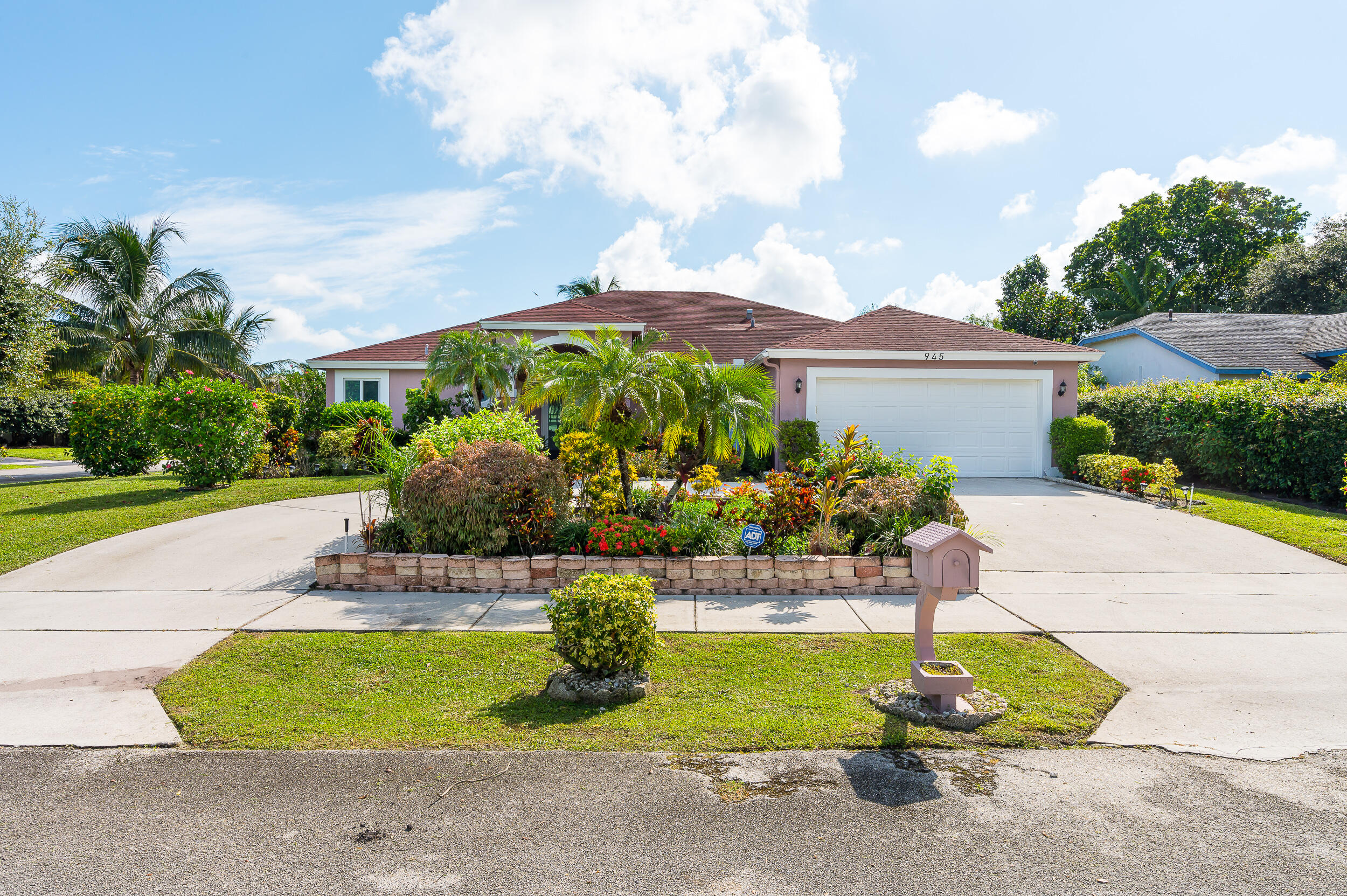 945 Nw 38th Terrace, Delray Beach, Palm Beach County, Florida - 3 Bedrooms  
2 Bathrooms - 