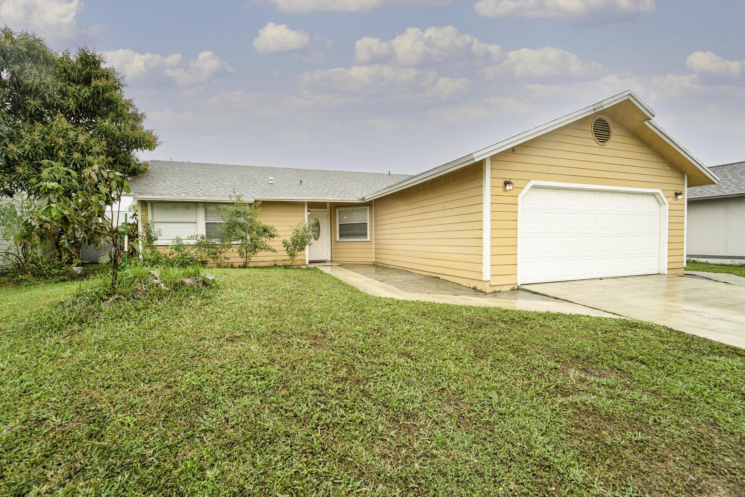 5161 El Claro Circle, West Palm Beach, Palm Beach County, Florida - 3 Bedrooms  
2 Bathrooms - 