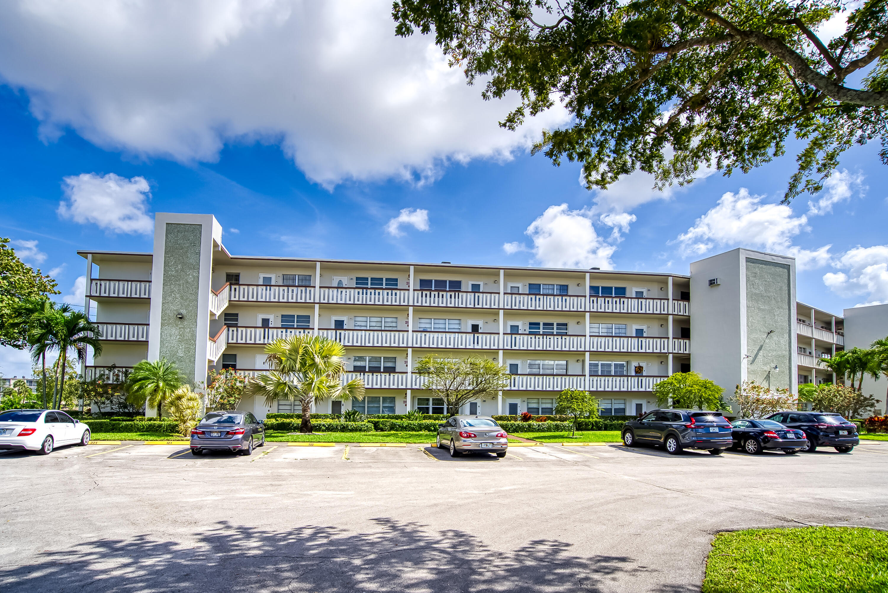 127 Southampton B 127, West Palm Beach, Palm Beach County, Florida - 1 Bedrooms  
1.5 Bathrooms - 