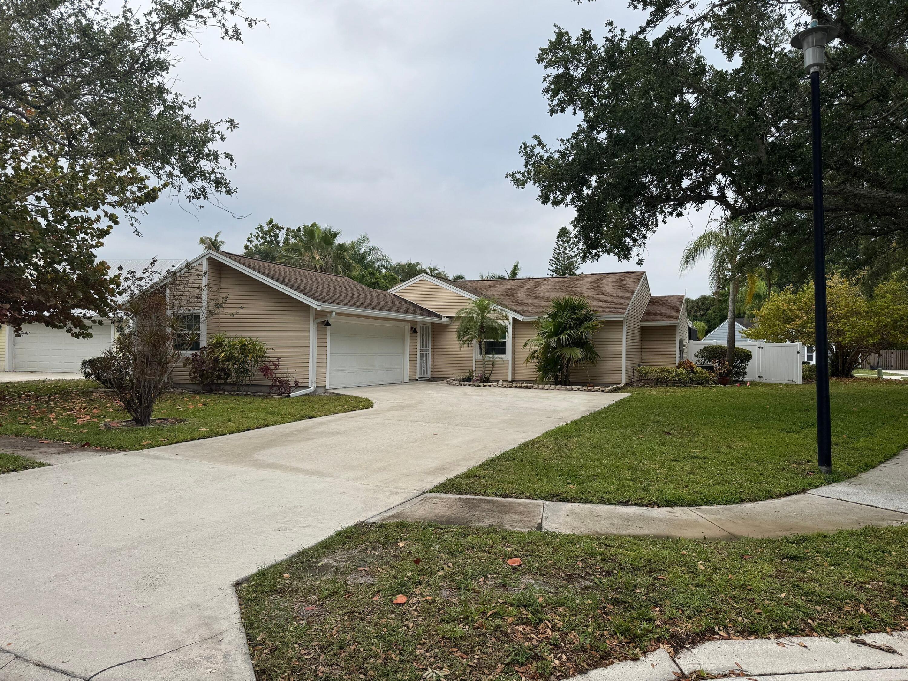 18293 Jupiter Landings Drive, Jupiter, Palm Beach County, Florida - 3 Bedrooms  
2 Bathrooms - 