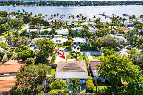 Photo of 817 S Lake Drive, Lantana, FL 33462 (MLS # RX-11124362)