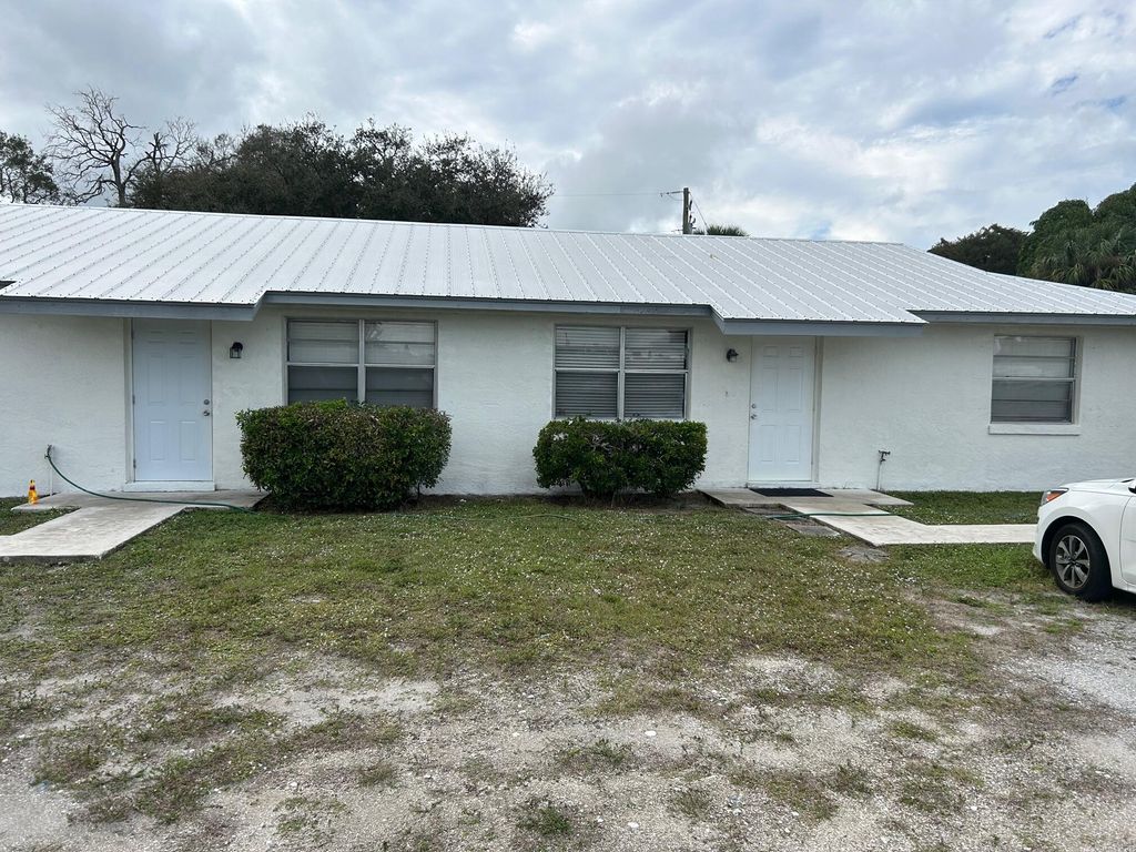 Photo of 2727 Cherokee Avenue, Fort Pierce, FL 34946 (MLS # RX-11024077)