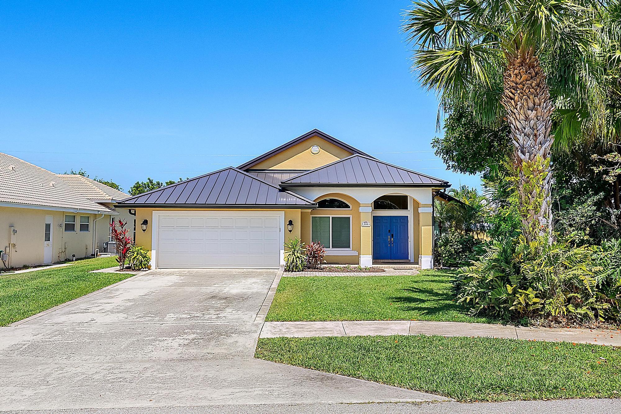 Property for Sale at 500 N Cypress Drive, Tequesta, Palm Beach County, Florida - Bedrooms: 3 
Bathrooms: 3  - $949,999