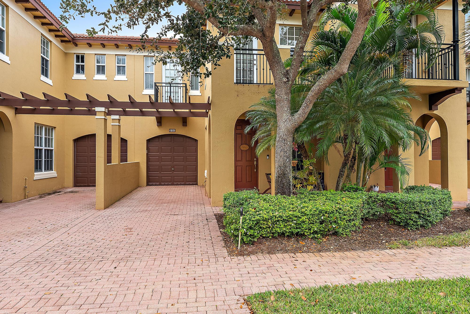 2789 Eagle Rock Circle 208, West Palm Beach, Palm Beach County, Florida - 3 Bedrooms  
2.5 Bathrooms - 