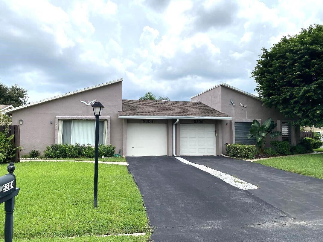 Property for Sale at 5304 Mirror Lakes Boulevard, Boynton Beach, Palm Beach County, Florida - Bedrooms: 2 
Bathrooms: 2  - $290,000