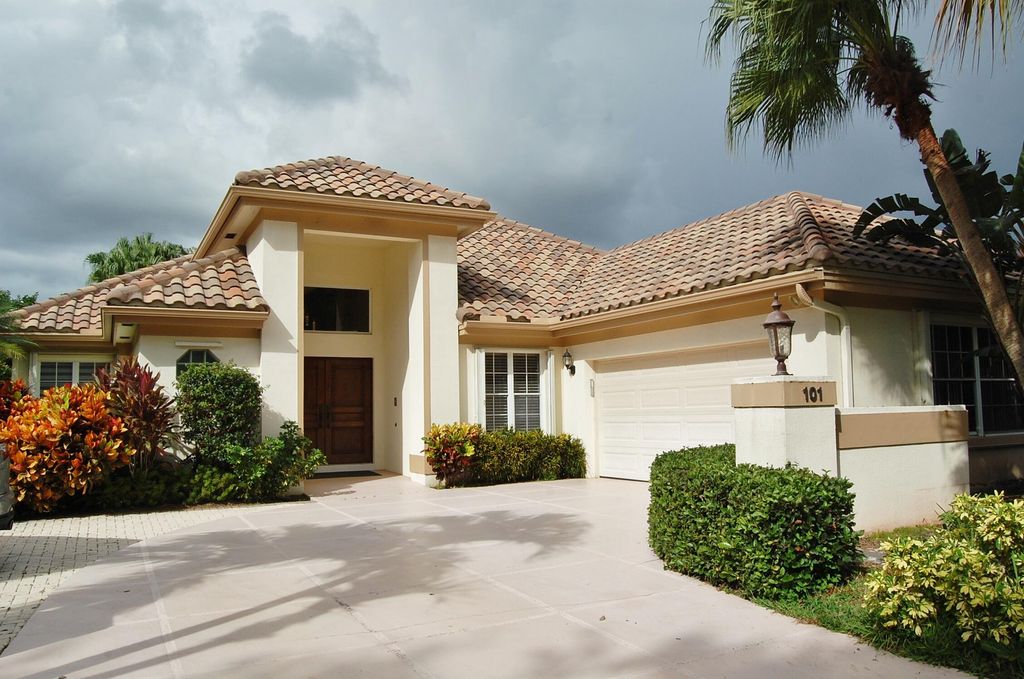 Photo of 101 Golfview Court, Palm Beach Gardens, FL 33418 (MLS # RX-10844089)