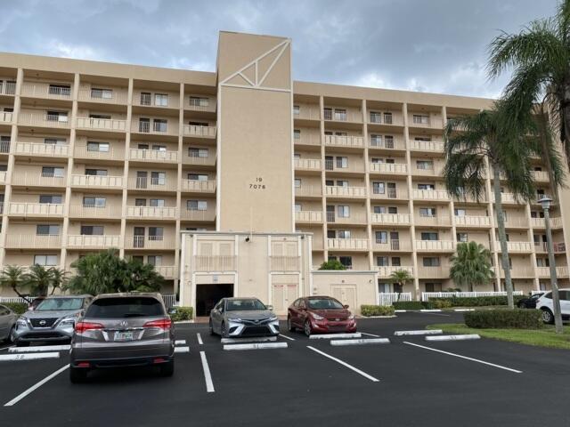 7076 Hungtington Lane 805, Delray Beach, Palm Beach County, Florida - 2 Bedrooms  
2 Bathrooms - 