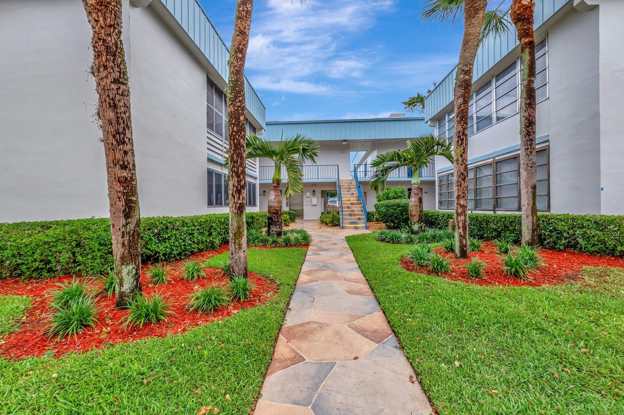 Property for Sale at 279 Capri F, Delray Beach, Palm Beach County, Florida - Bedrooms: 1 
Bathrooms: 1.5  - $125,000