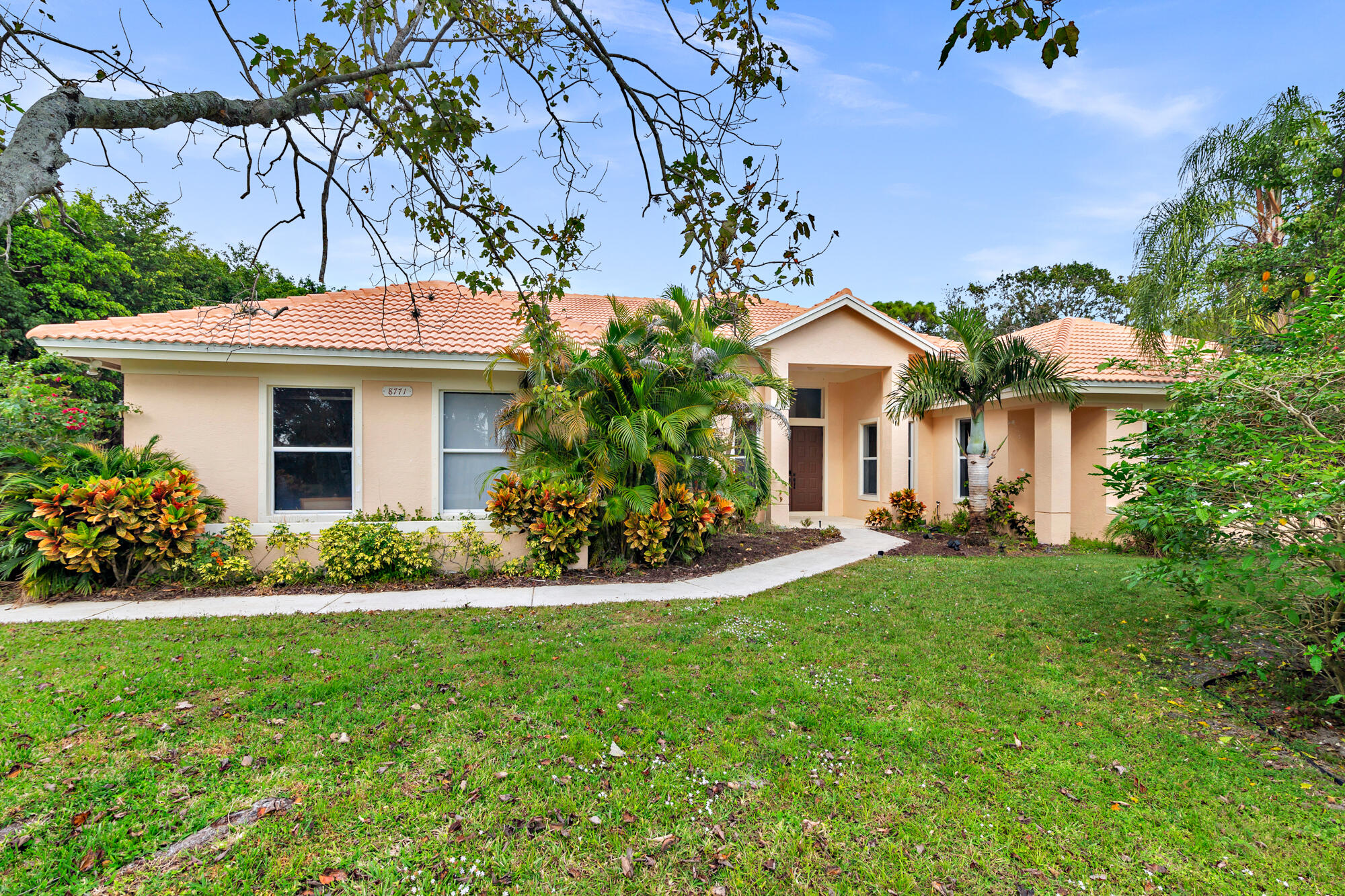 Property for Sale at 8771 Man O War Road, Palm Beach Gardens, Palm Beach County, Florida - Bedrooms: 7 
Bathrooms: 5  - $1,400,000