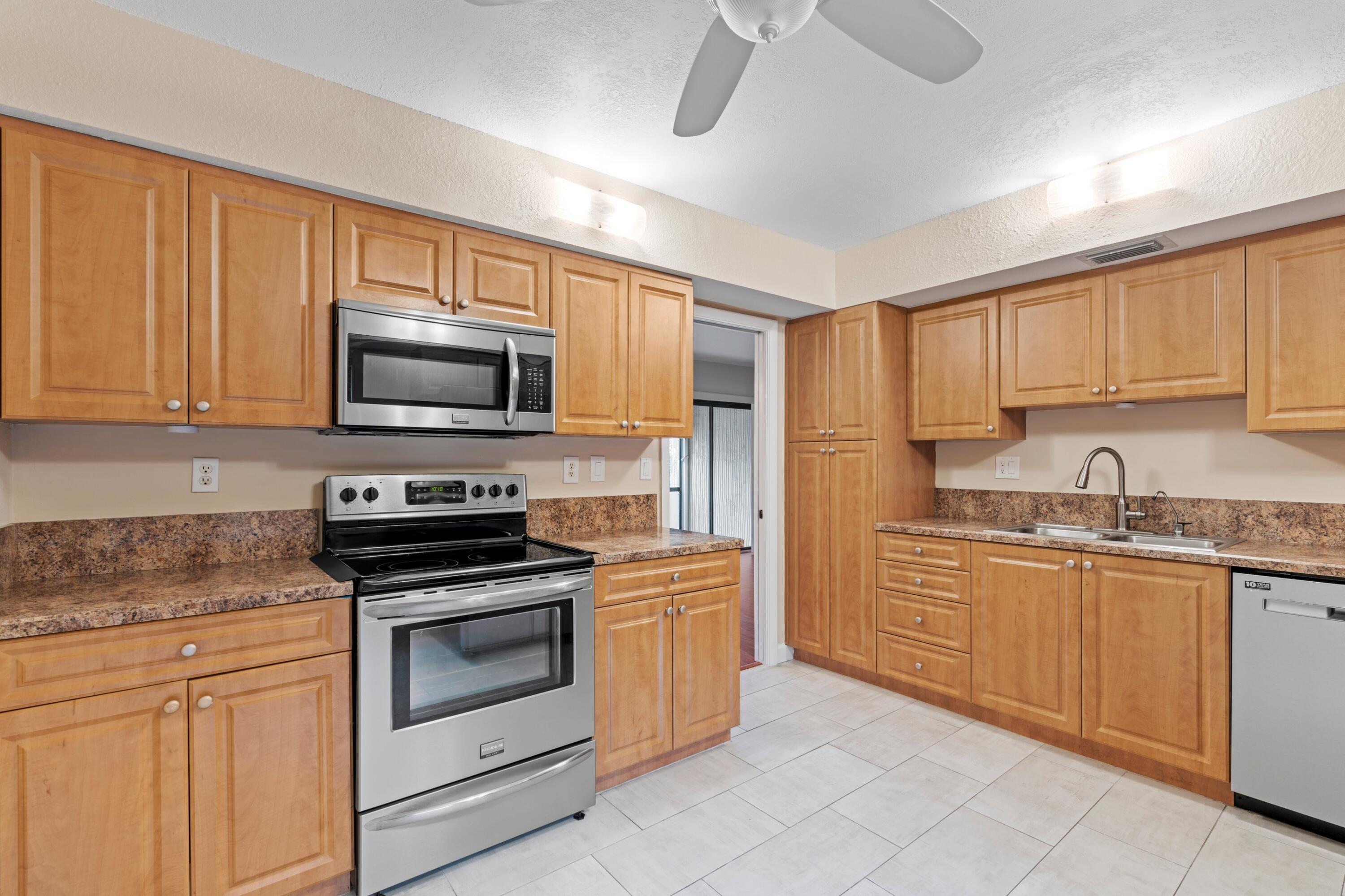 Property for Sale at 6534 Spring Bottom Way 123, Boca Raton, Palm Beach County, Florida - Bedrooms: 2 
Bathrooms: 2  - $245,000