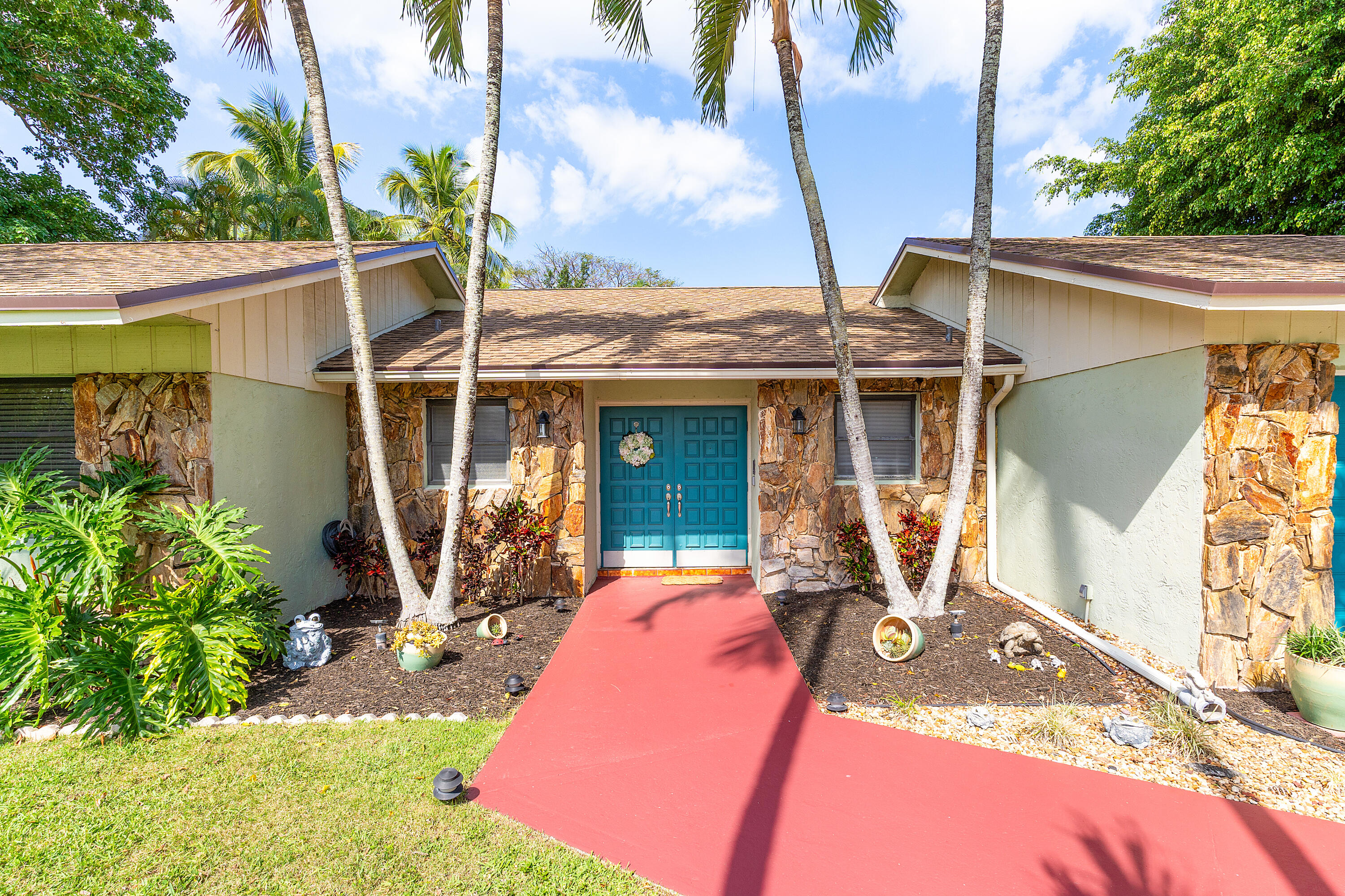 Property for Sale at 267 Old Country Road, Wellington, Palm Beach County, Florida - Bedrooms: 4 
Bathrooms: 2.5  - $800,000