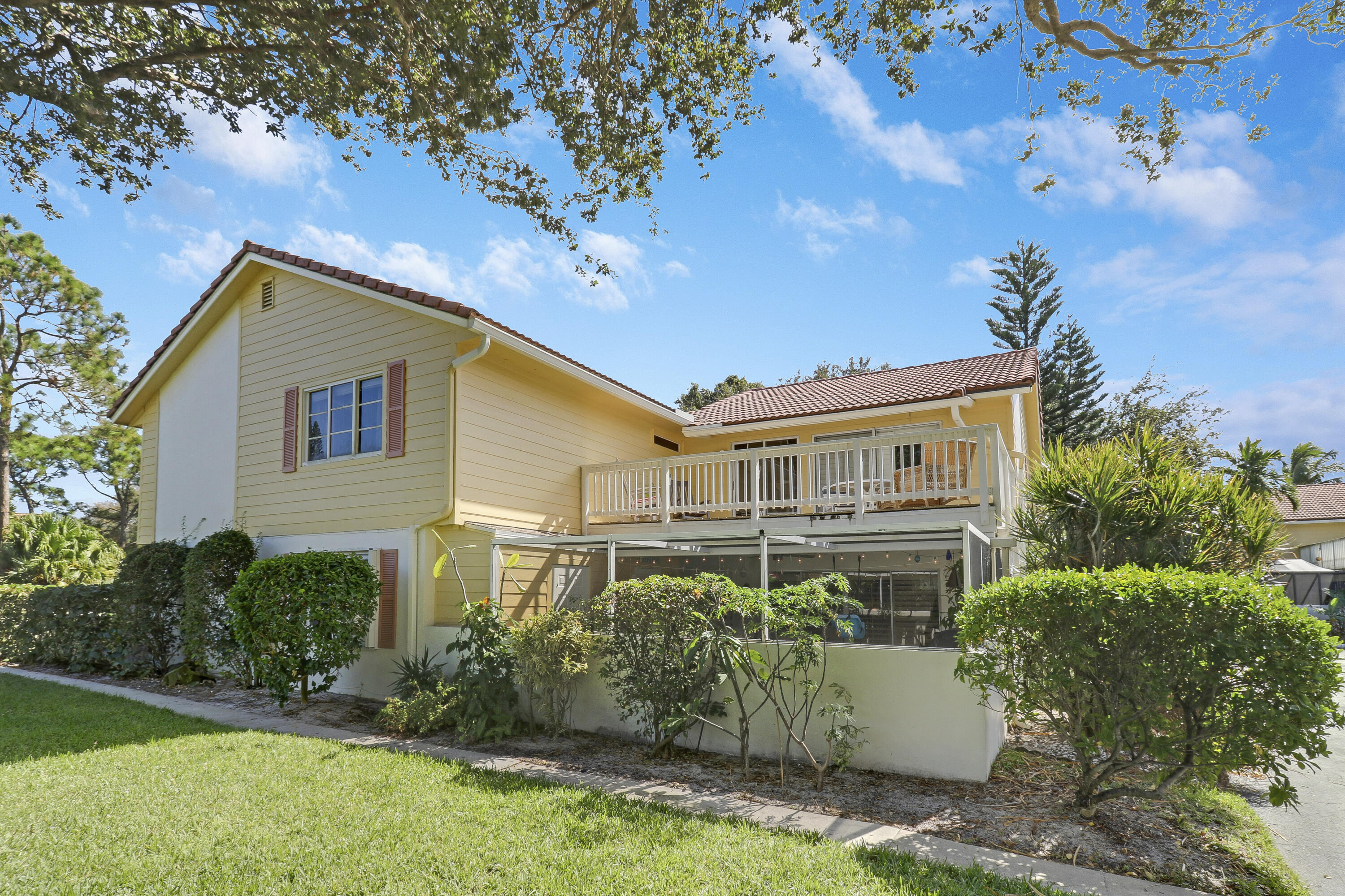 Property for Sale at 205 Seabreeze Circle, Jupiter, Palm Beach County, Florida - Bedrooms: 3 
Bathrooms: 2.5  - $599,000
