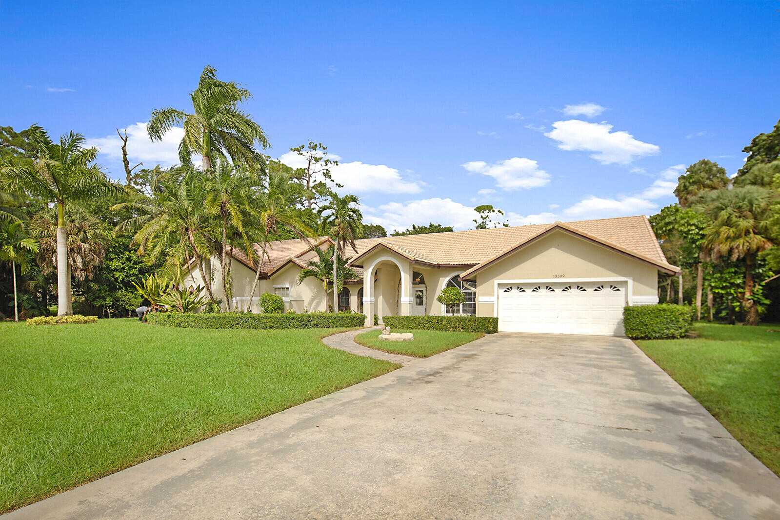 Property for Sale at 13399 Doubletree Circle, Wellington, Palm Beach County, Florida - Bedrooms: 4 
Bathrooms: 4  - $1,425,000