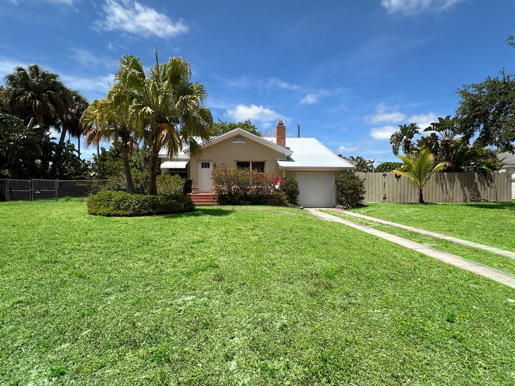 Photo of 1017 Colonial Road, Fort Pierce, FL 34950 (MLS # RX-10980166)