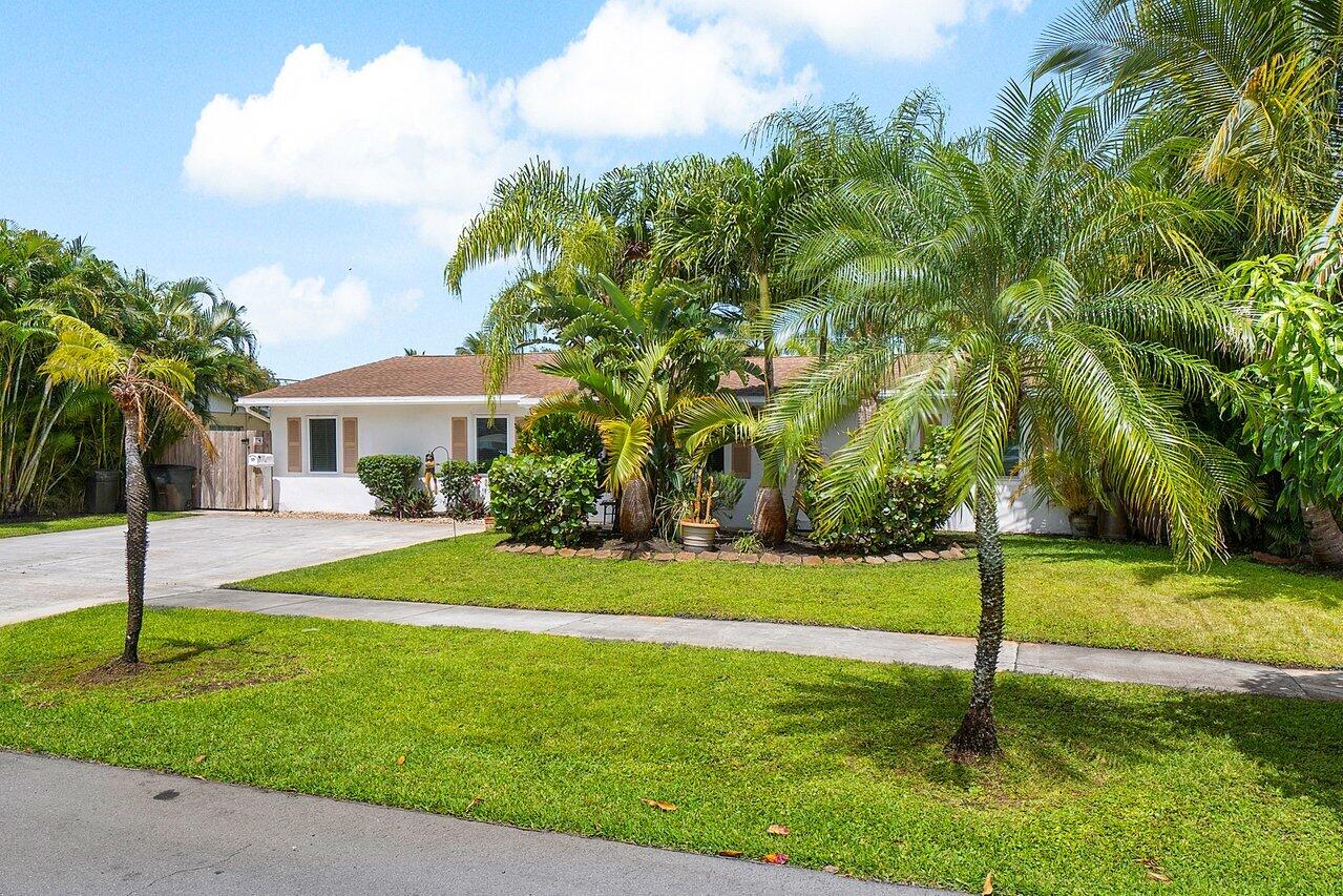 904 Ironwood Road, North Palm Beach, Miami-Dade County, Florida - 4 Bedrooms  
2 Bathrooms - 