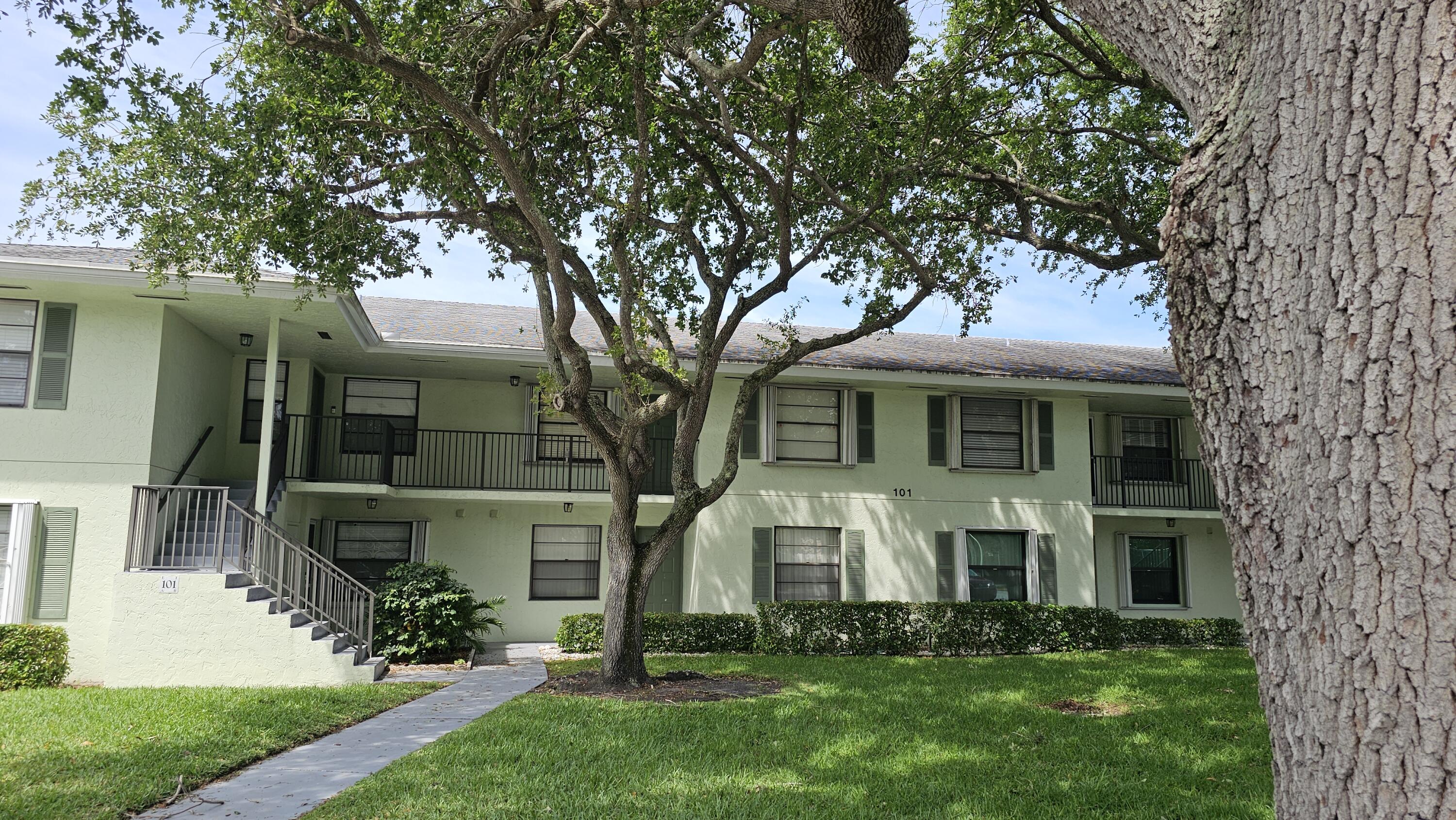 Property for Sale at 101 Sabal Ridge Circle E, Palm Beach Gardens, Palm Beach County, Florida - Bedrooms: 3 
Bathrooms: 2  - $375,000