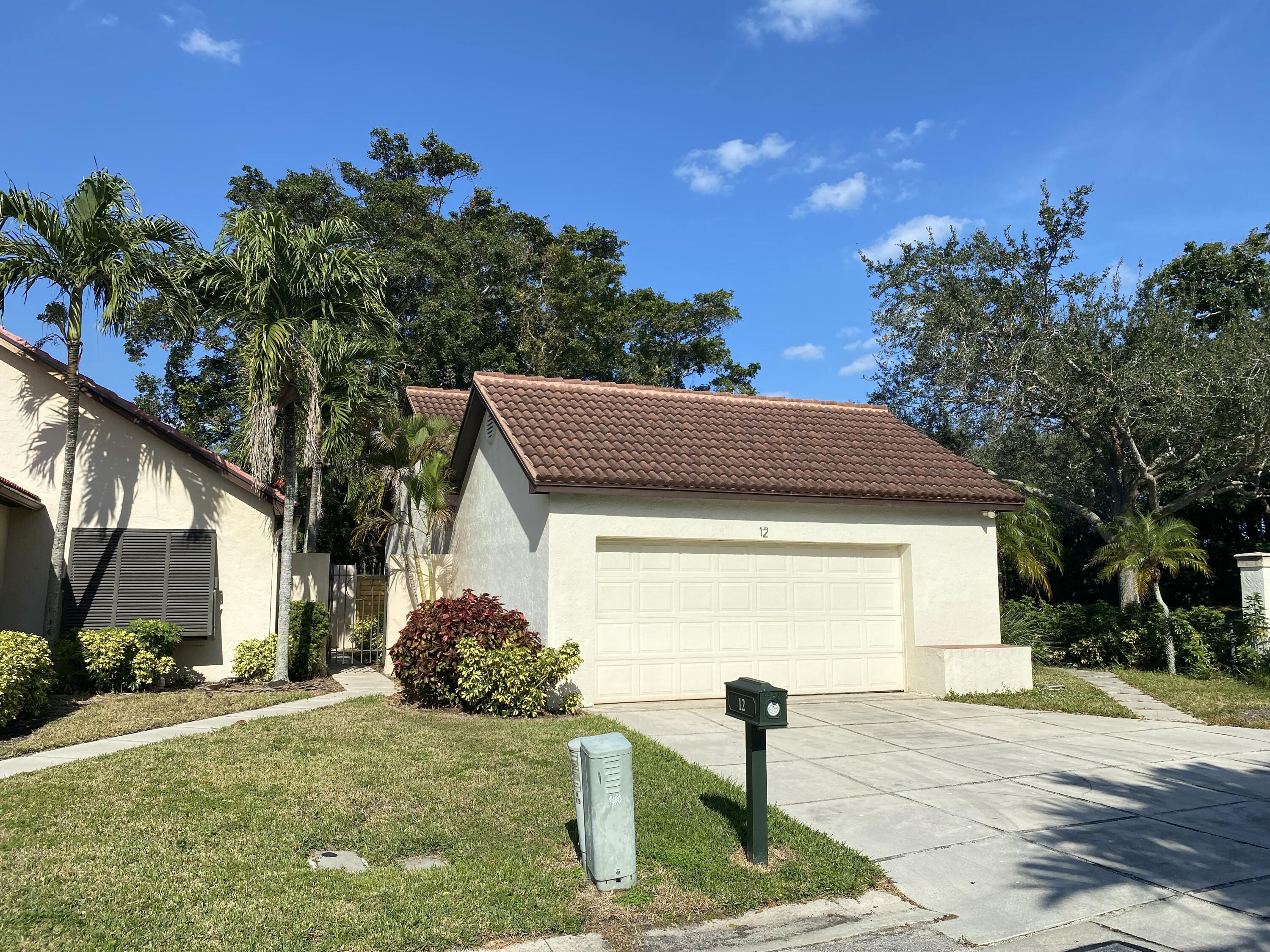 12 Ironwood Way, Palm Beach Gardens, Palm Beach County, Florida - 3 Bedrooms  
2 Bathrooms - 