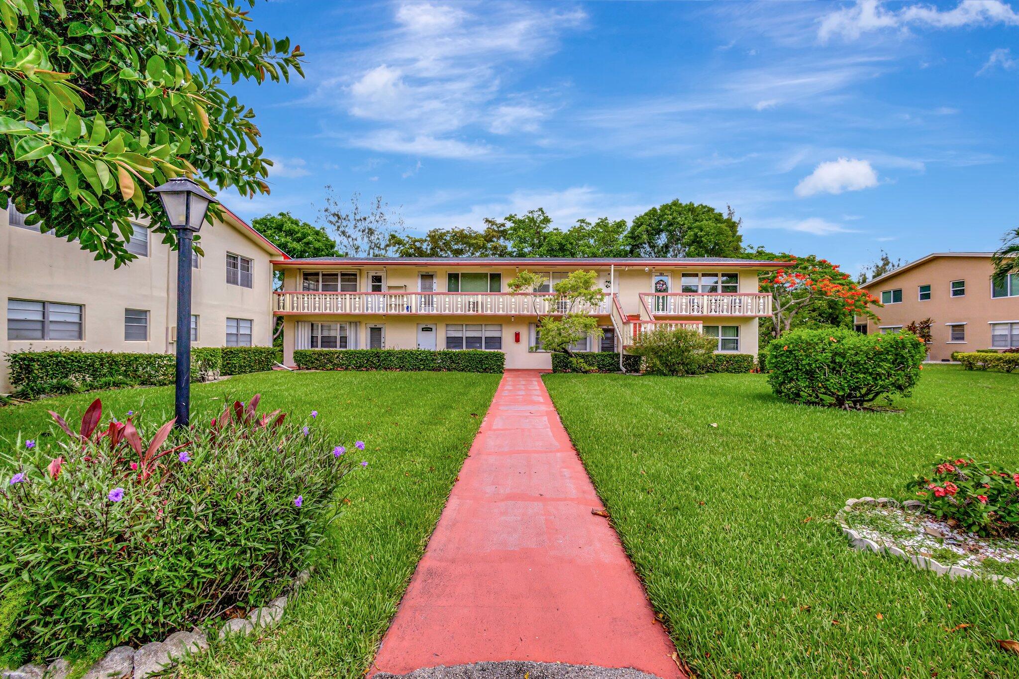47 Camden B, West Palm Beach, Palm Beach County, Florida - 1 Bedrooms  
1.5 Bathrooms - 