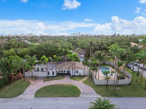 Photo of 1900 NE 16 Terrace, Fort Lauderdale, FL 33305 (MLS # RX-11080599)