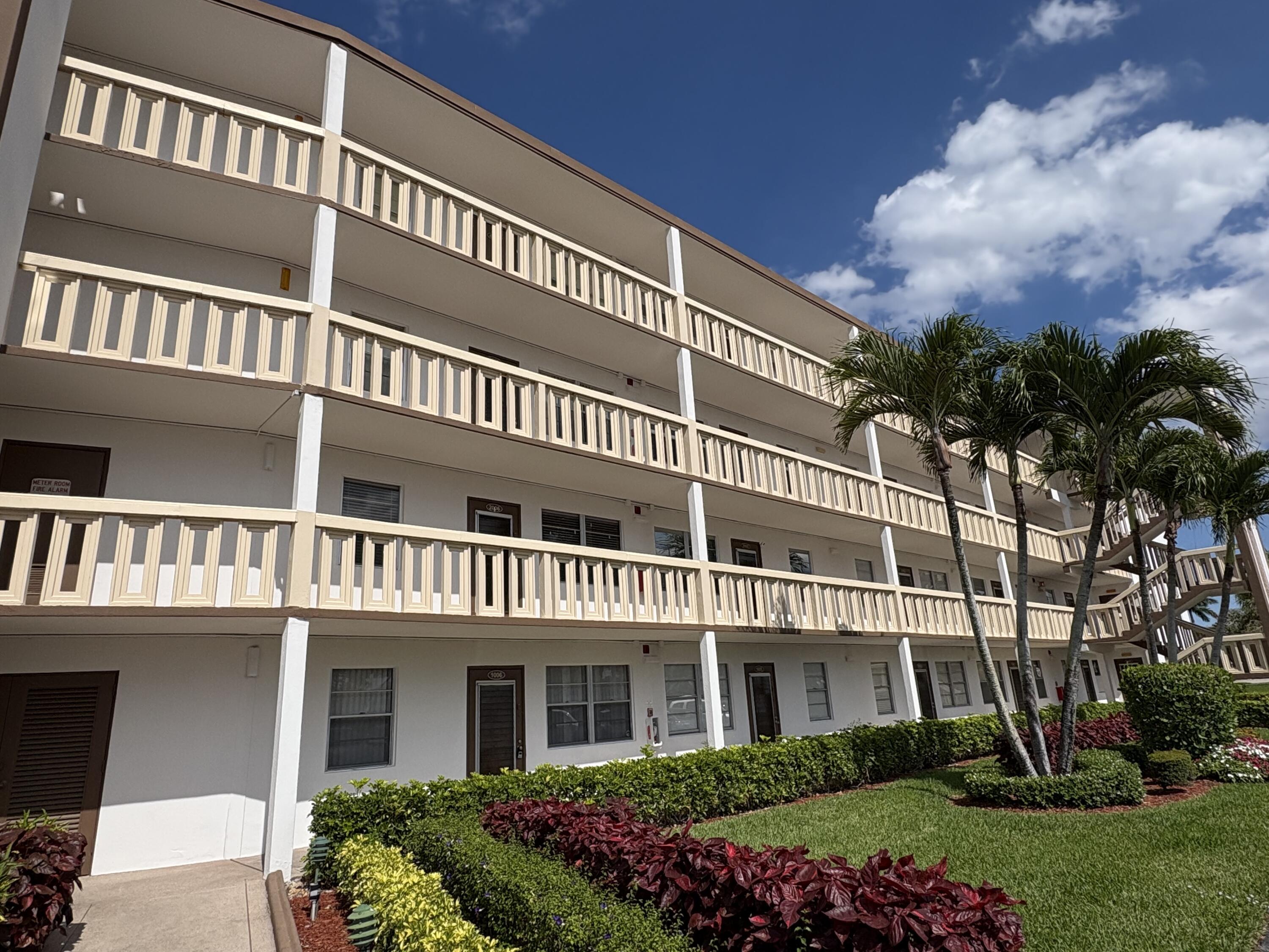 Property for Sale at 1006 Guildford A, Boca Raton, Palm Beach County, Florida - Bedrooms: 2 
Bathrooms: 1.5  - $125,000