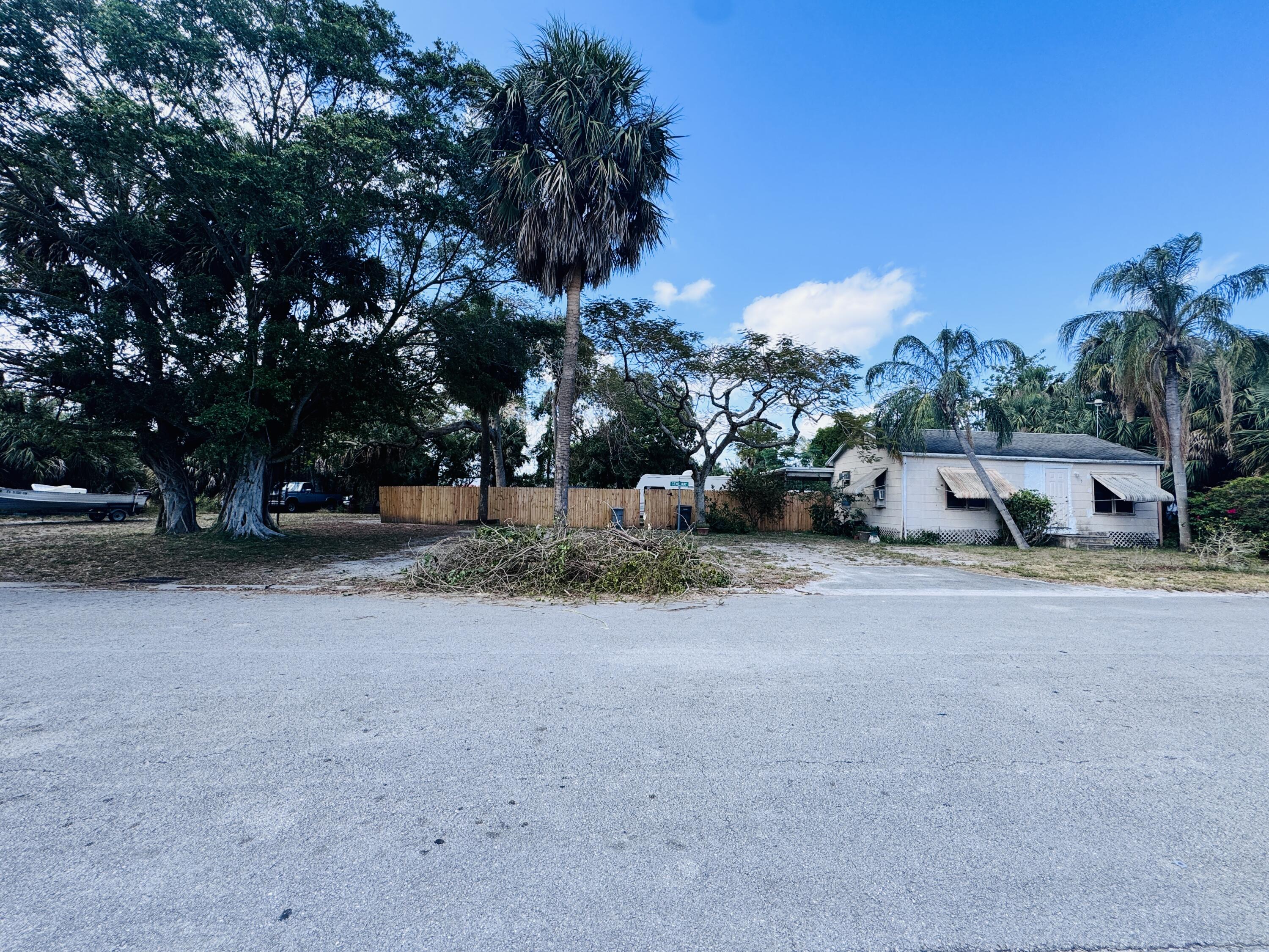 2835 Nokomis Avenue, West Palm Beach, Palm Beach County, Florida - 3 Bedrooms  
1 Bathrooms - 