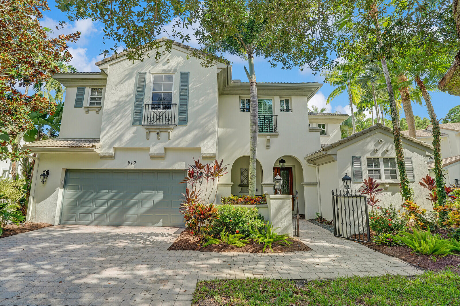 Property for Sale at 912 Mill Creek Drive, Palm Beach Gardens, Palm Beach County, Florida - Bedrooms: 5 
Bathrooms: 4.5  - $2,750,000