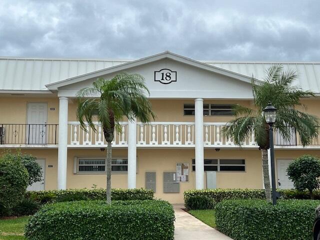 18 Colonial Club Drive 103, Boynton Beach, Palm Beach County, Florida - 1 Bedrooms  
1.5 Bathrooms - 