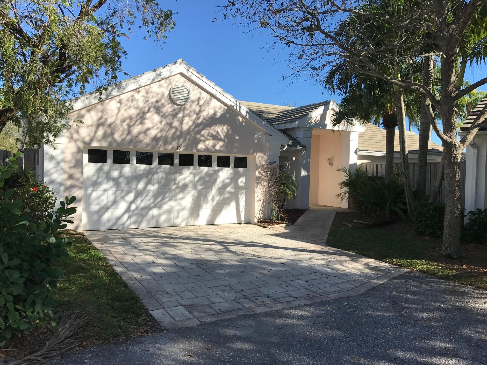 Photo 1 of 10 Governors Court, Palm Beach Gardens, Florida, $335,000, Web #: 10406259