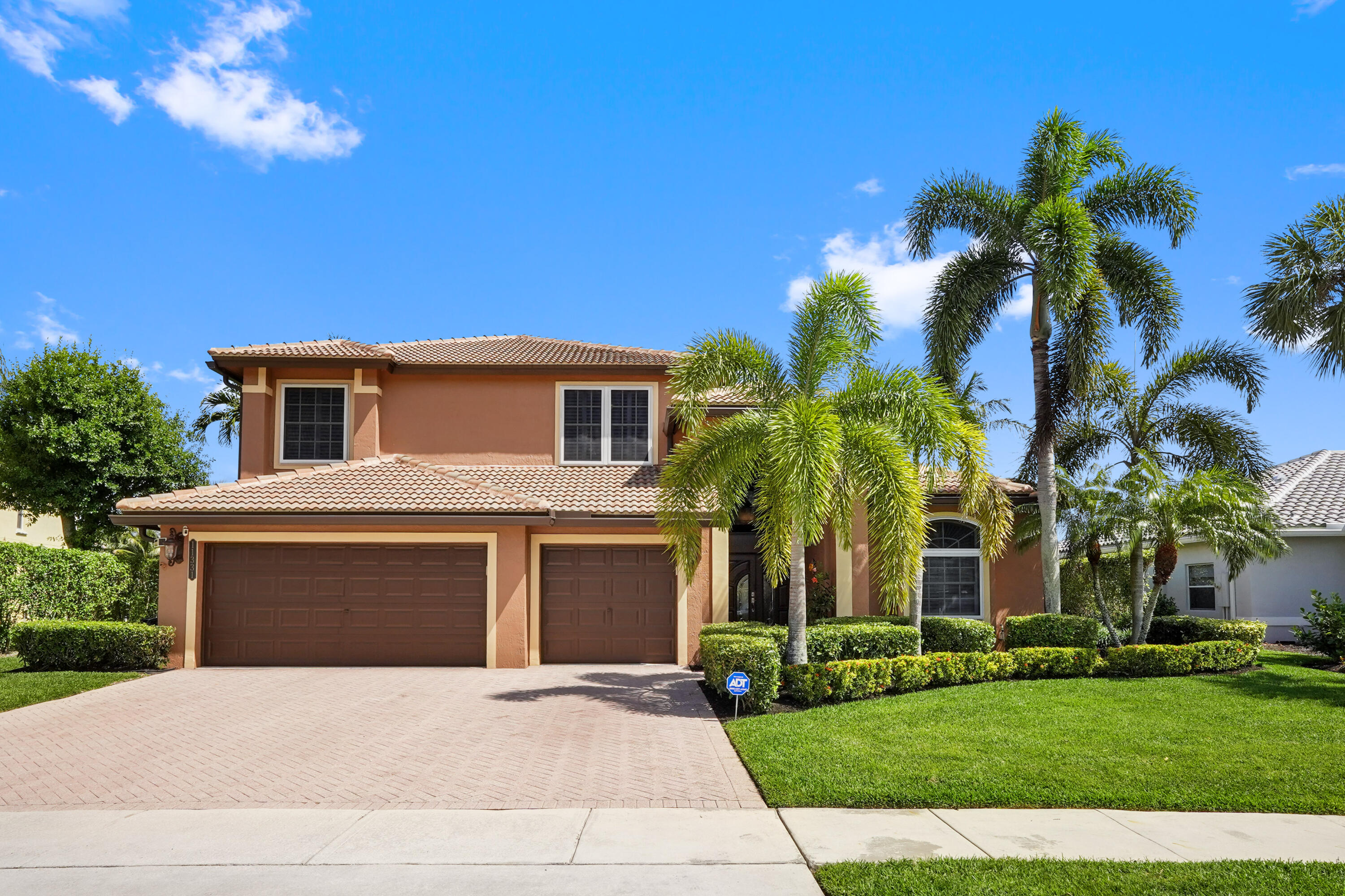 Property for Sale at 11331 Edgewater Circle, Wellington, Palm Beach County, Florida - Bedrooms: 5 
Bathrooms: 3  - $949,900