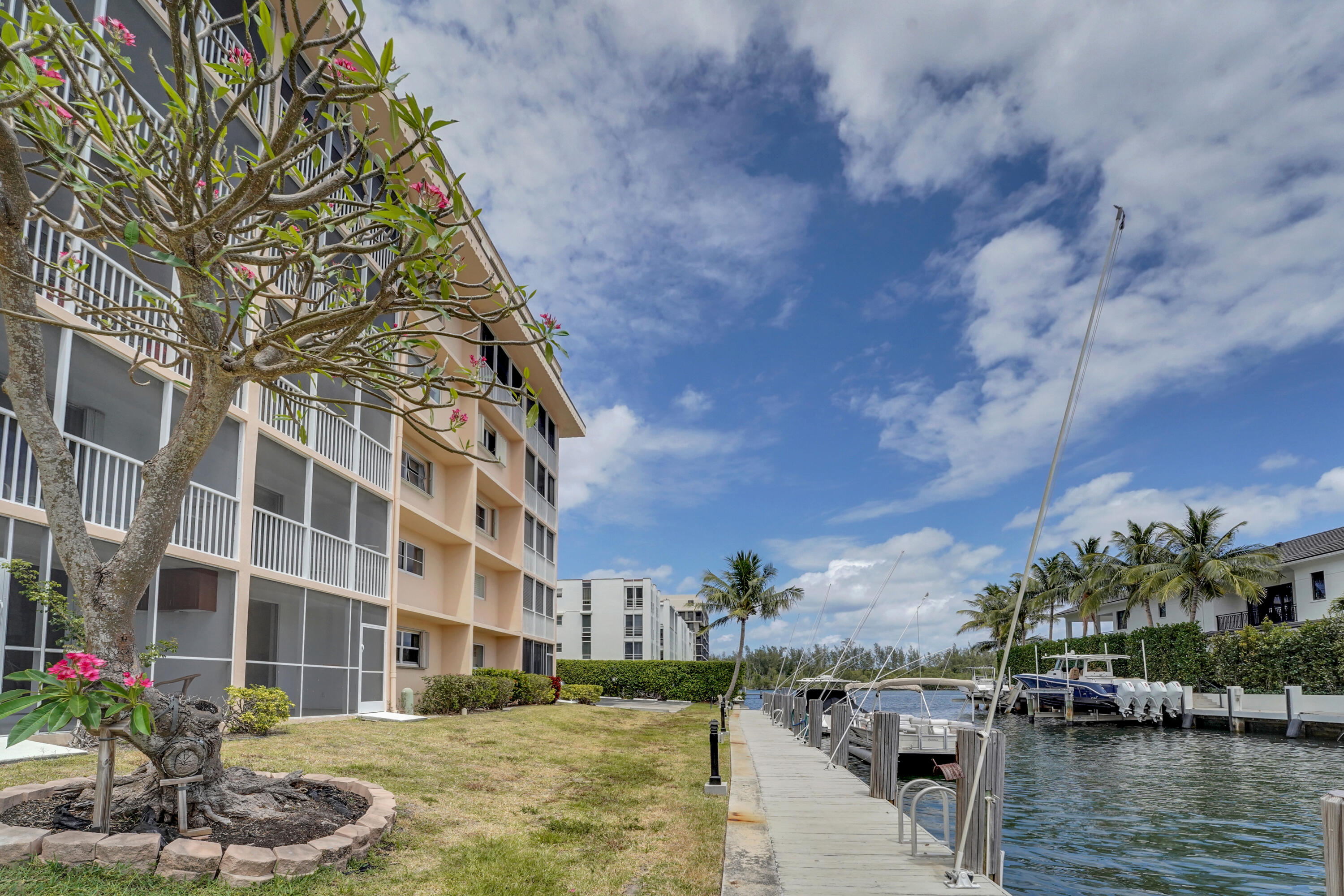750 Ne Spanish River Boulevard 102, Boca Raton, Palm Beach County, Florida - 2 Bedrooms  
2 Bathrooms - 