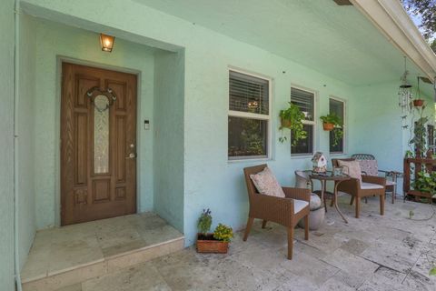 Photo of 1512 Hummingbird Drive, Delray Beach, FL 33444 (MLS # RX-11114618)