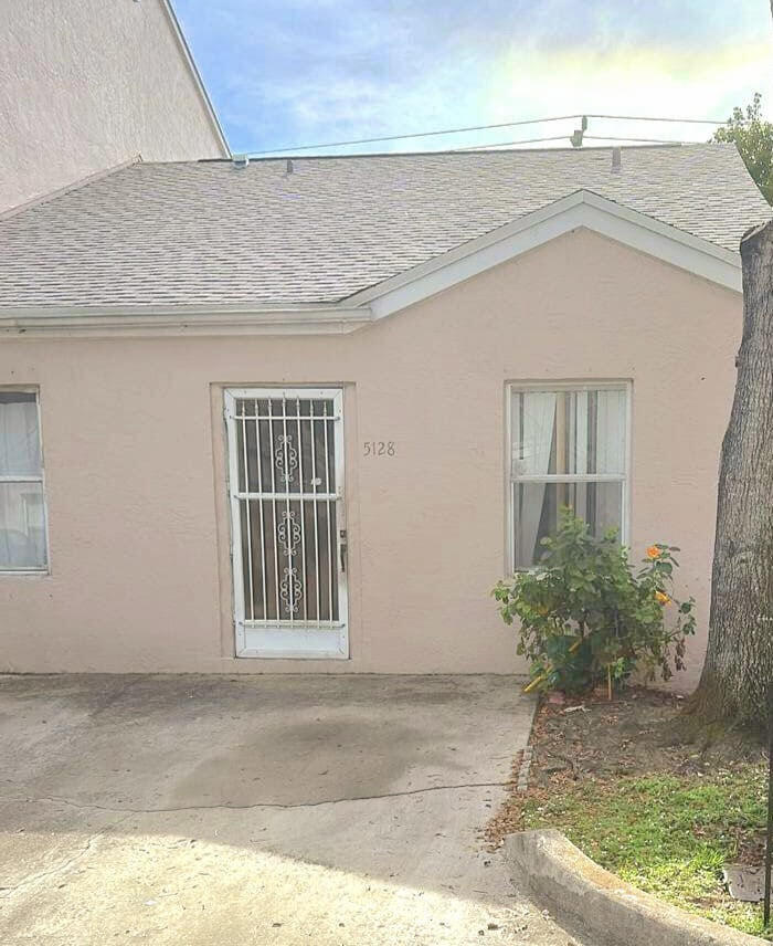 5128 S Pine Abbey Drive, West Palm Beach, Palm Beach County, Florida - 3 Bedrooms  
2 Bathrooms - 